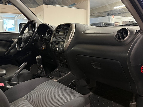 Toyota RAV4 9 of 13