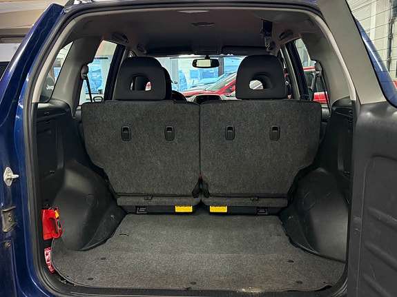 Toyota RAV4 8 of 13