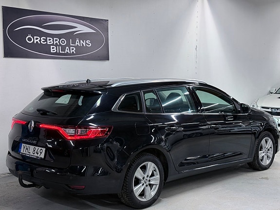 Renault Megane IV 2 of 5