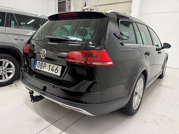 Volkswagen Golf Alltrack 3 of 5
