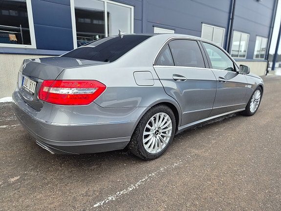 Mercedes-Benz E220 5 of 5