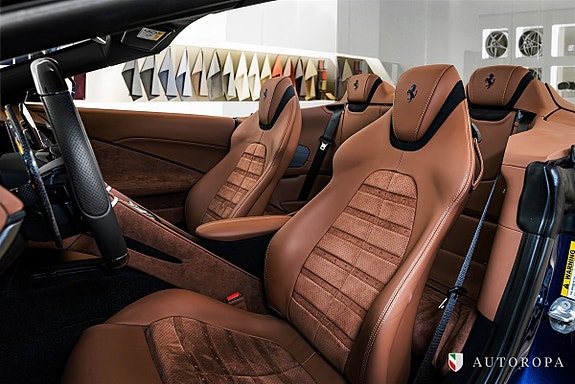 Ferrari Roma Spider 8 of 10