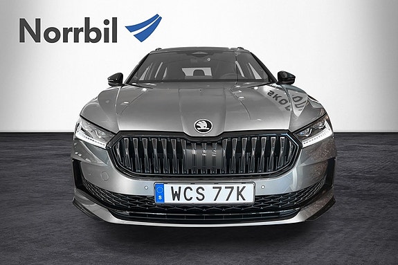 Skoda Superb 2 of 5