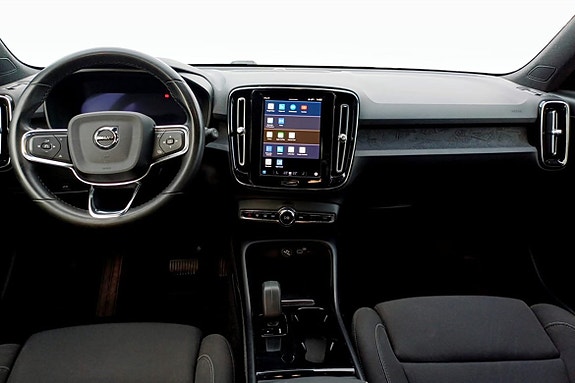 Volvo XC40 4 of 5