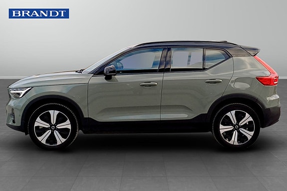 Volvo XC40 3 of 5