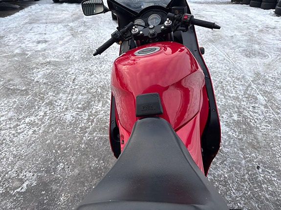 Suzuki Cycles RF600R 0.6 599cc 15 of 18