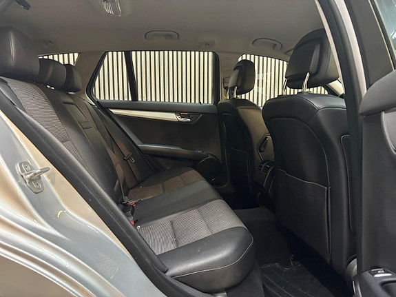 Mercedes-Benz C220 18 of 25