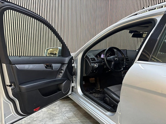 Mercedes-Benz C220 10 of 25