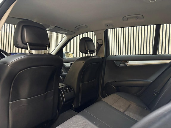 Mercedes-Benz C220 17 of 25