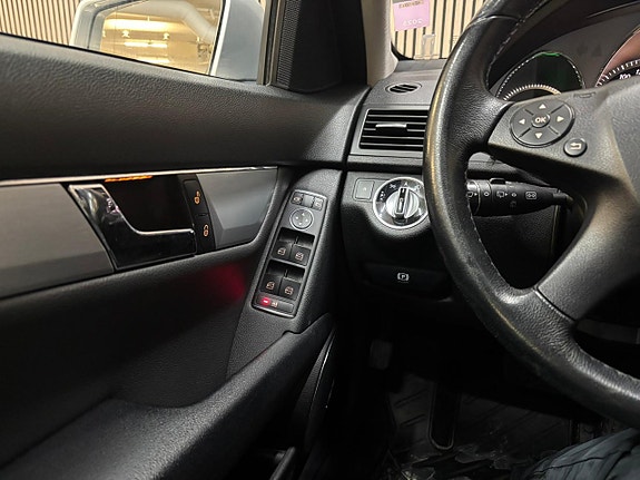 Mercedes-Benz C220 23 of 25