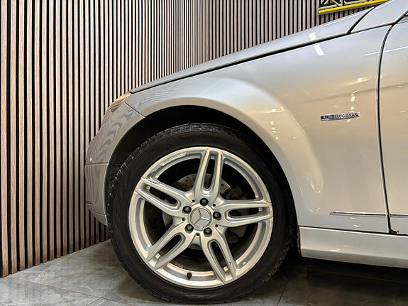 Mercedes-Benz C220 9 of 25