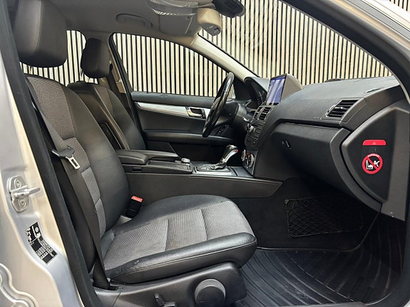 Mercedes-Benz C220 14 of 25