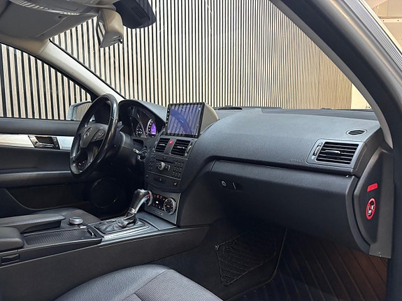 Mercedes-Benz C220 13 of 25