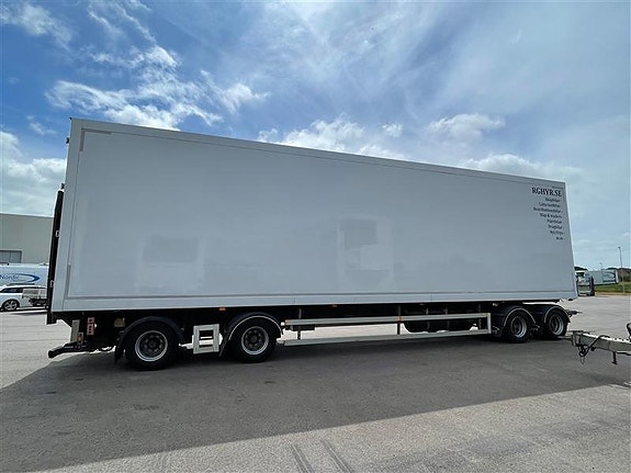 Ekeri S8 FRC-släp med stående lift