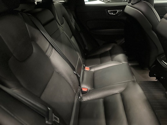 Volvo XC60 12 of 25