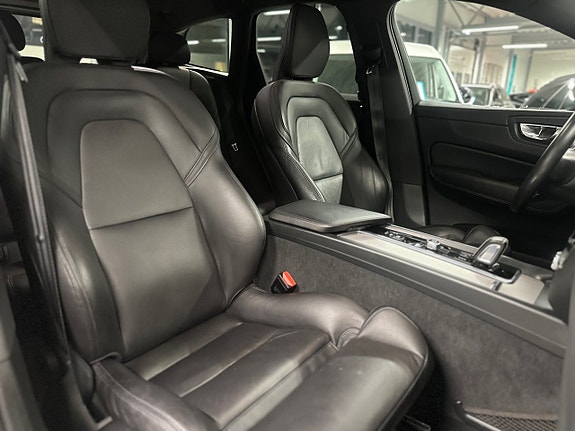 Volvo XC60 14 of 25