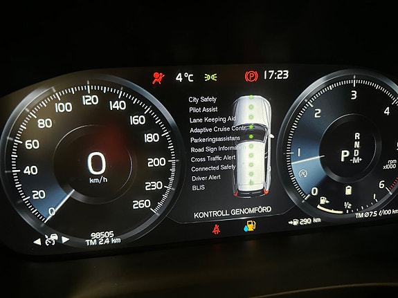 Volvo XC60 16 of 25