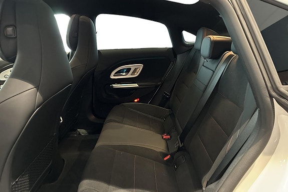 Mercedes-Benz CLA350 5 of 11
