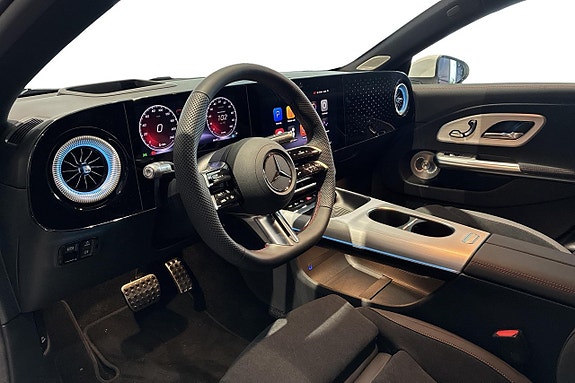 Mercedes-Benz CLA350 9 of 11