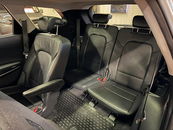 Hyundai Grand Santa Fe 12 of 19
