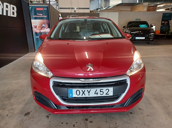 Peugeot 208 3 of 5