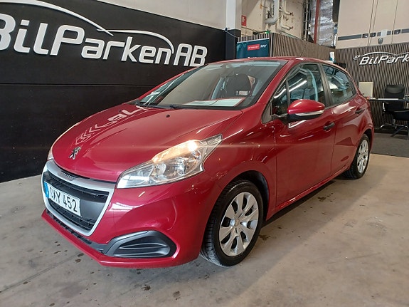 Peugeot 208 2 of 5