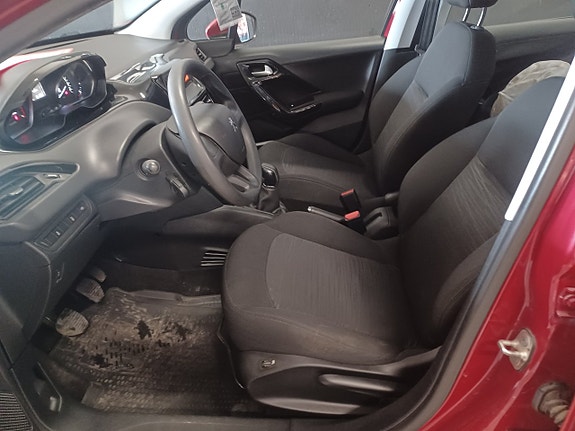Peugeot 208 10 of 13