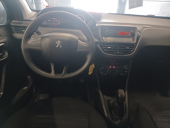 Peugeot 208 9 of 13