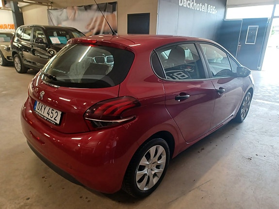 Peugeot 208 7 of 13