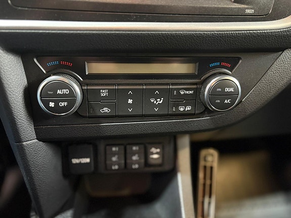 Toyota Auris 10 of 15