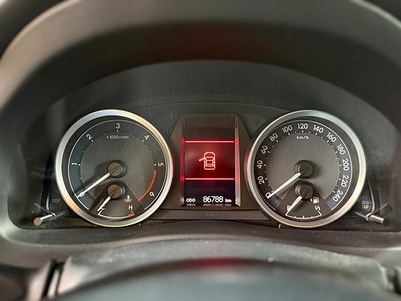 Toyota Auris 9 of 15