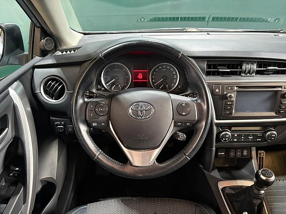 Toyota Auris 6 of 15