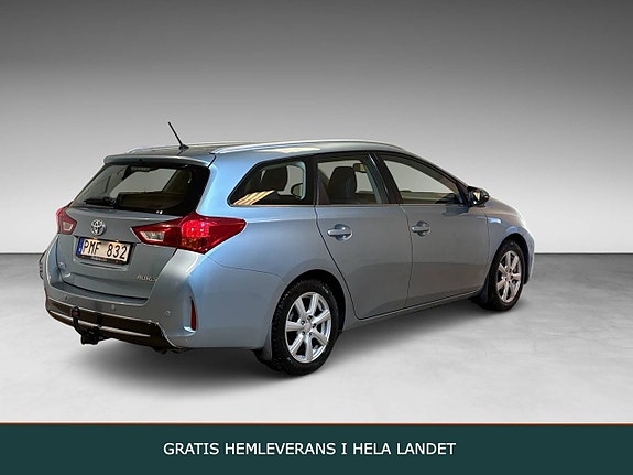 Toyota Auris 2 of 15