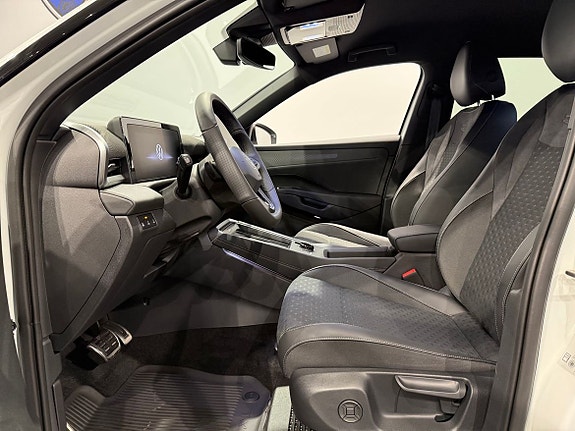 Volkswagen T-Roc 8 of 21