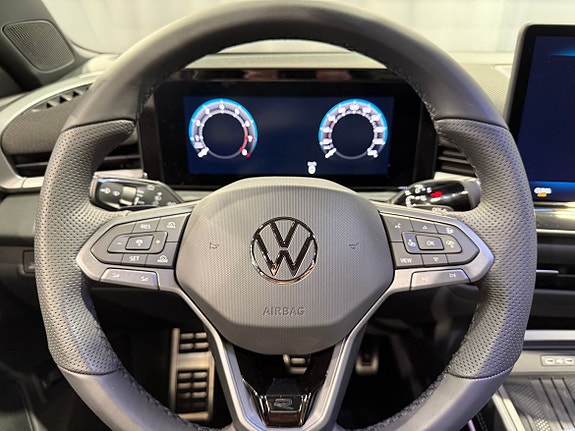 Volkswagen T-Roc 12 of 21