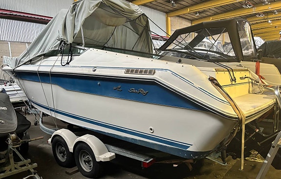 Sea Ray 220 CC årsm.1990