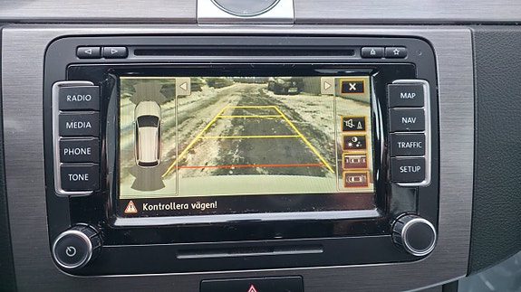 Volkswagen Passat 16 of 17