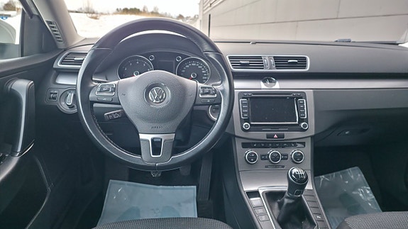 Volkswagen Passat 8 of 17