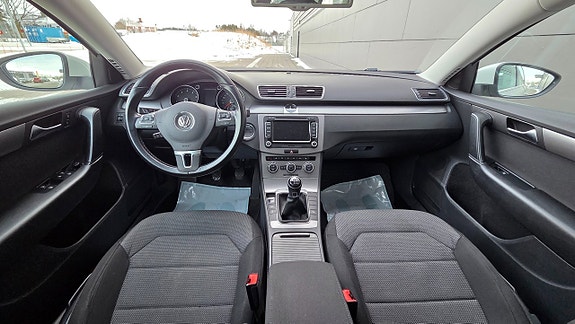 Volkswagen Passat 7 of 17