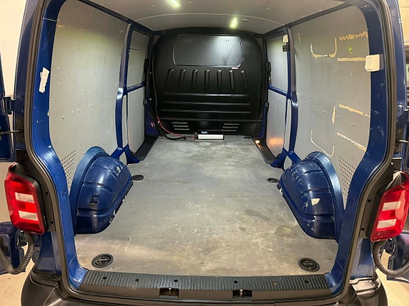 Volkswagen Transporter 7 of 16