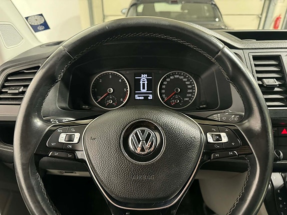 Volkswagen Transporter 10 of 16