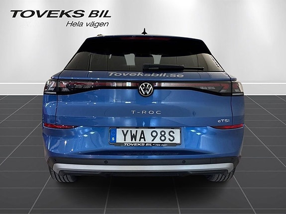 Volkswagen T-Roc 2 of 15