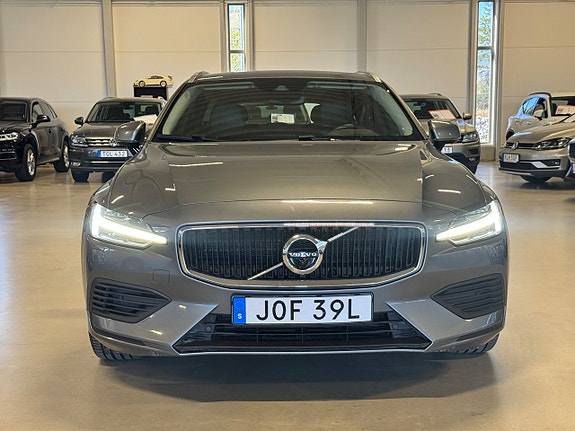 Volvo V60 2 of 5