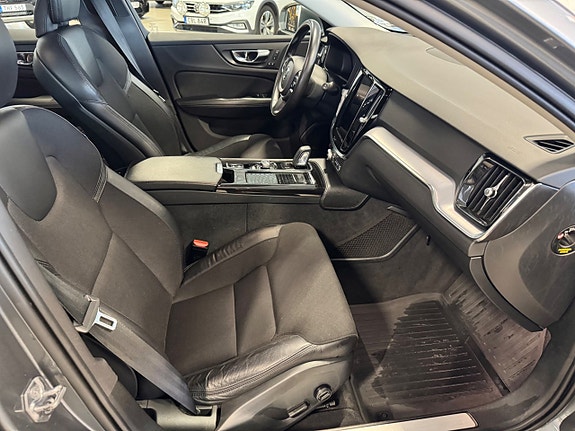 Volvo V60 10 of 29