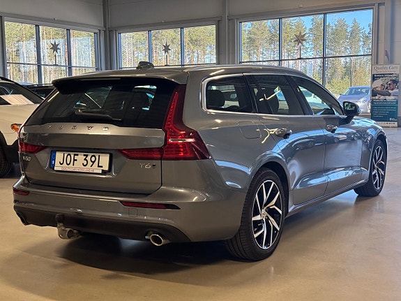 Volvo V60 4 of 5