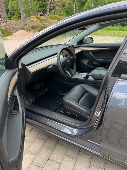 Tesla Model 3 5 of 5