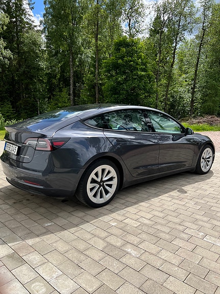 Tesla Model 3 4 of 5