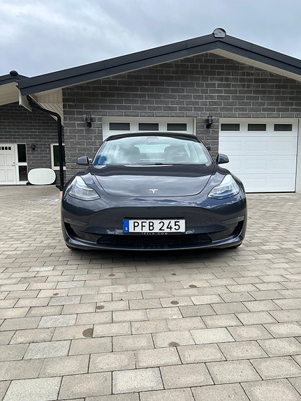 Tesla Model 3 2 of 5