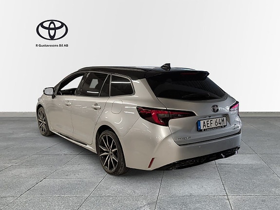 Toyota Corolla 3 of 5