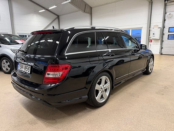 Mercedes-Benz C220 3 of 7